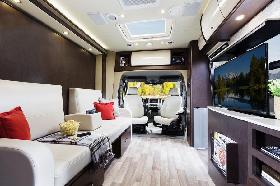Интерьер Leisure Travel Vans Unity (Br.906) 2015 года  (фото 5 из 9)